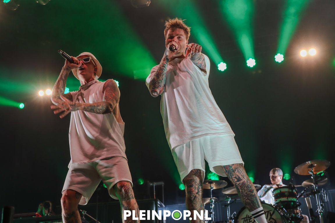 THE DIRTY DADDIES     (18)